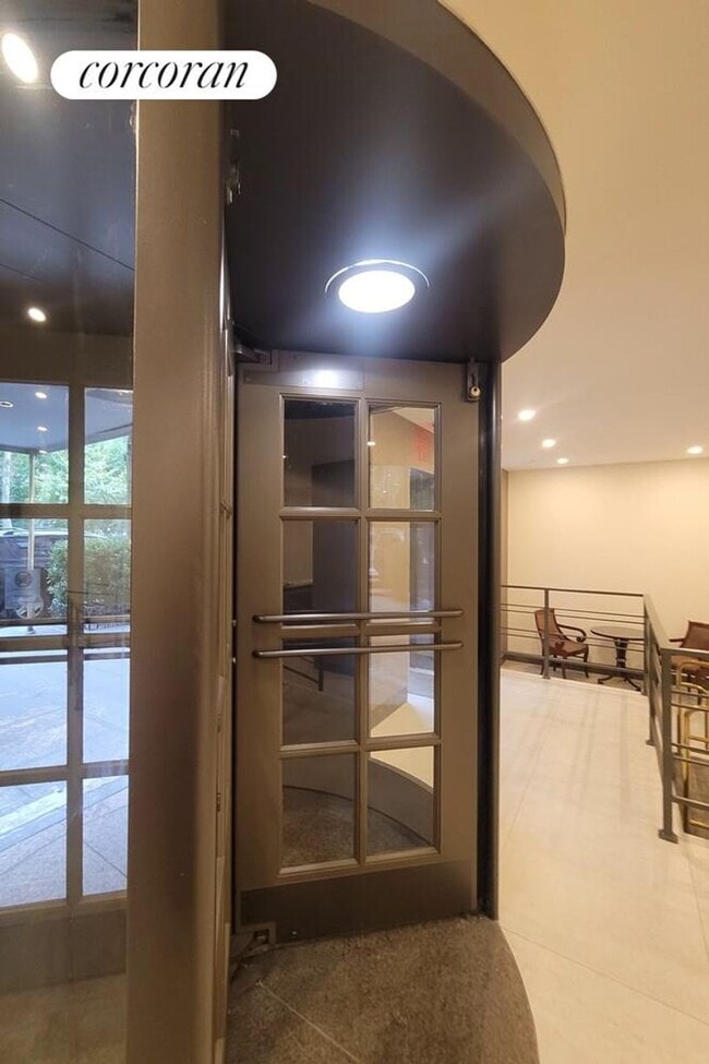 Photo - 45 W 81st St