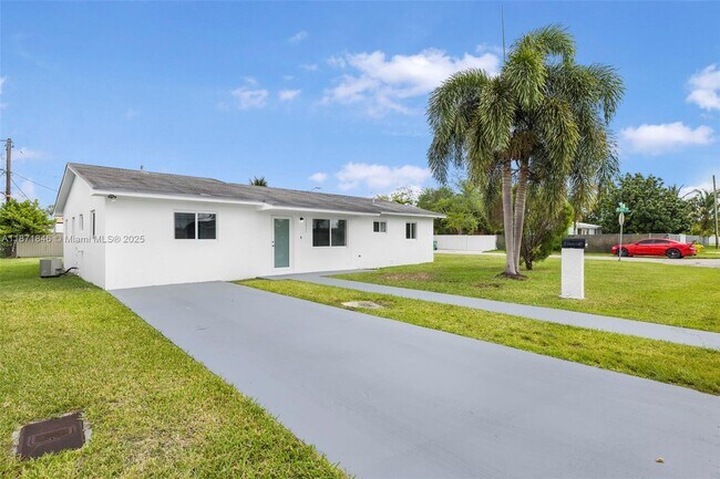 Building Photo - 10935 SW 217th Terrace Rental