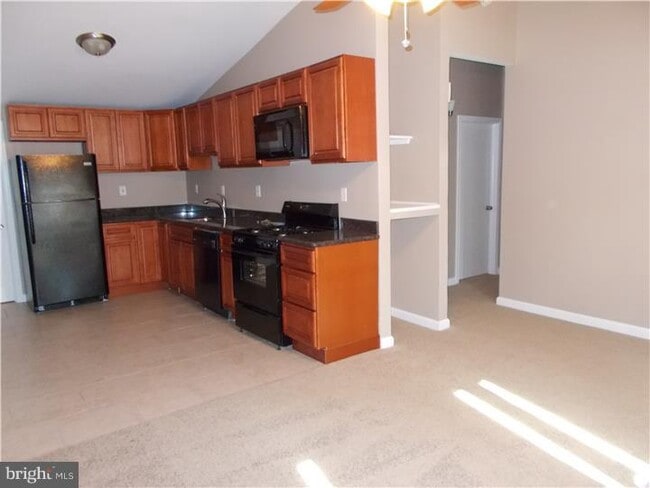 Photo - 660 Windsor Ave