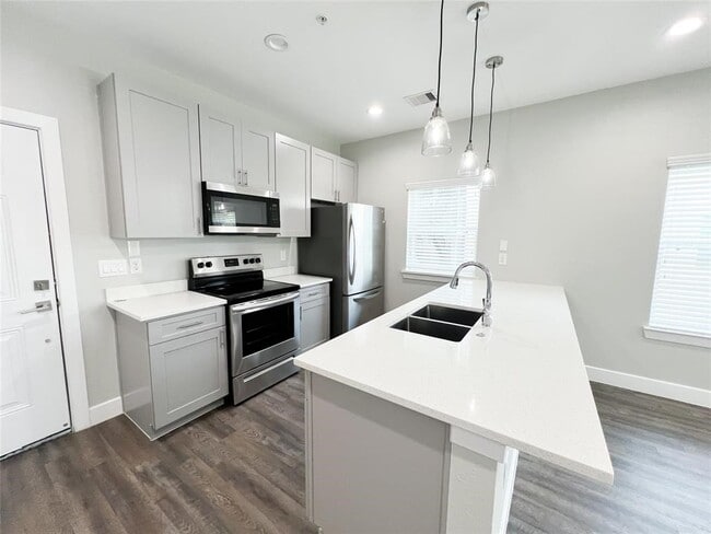 Photo - 144 W 5th St Unit B