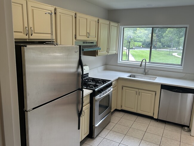 Building Photo - 10613 weymouth st 101 Rental