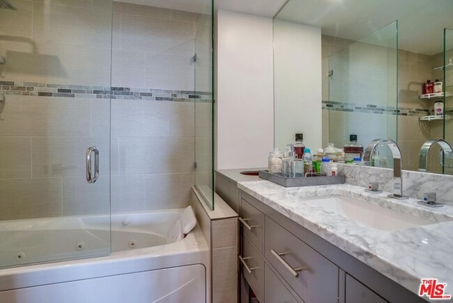 Photo - 7250 Franklin Ave Unidad 802