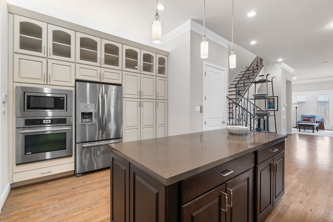 Photo - 3717 Newhouse St