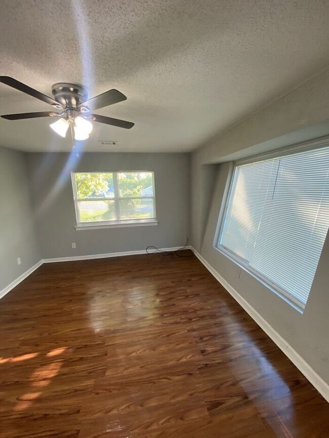 Photo - Cute 3 Bedroom 1 Bathroom