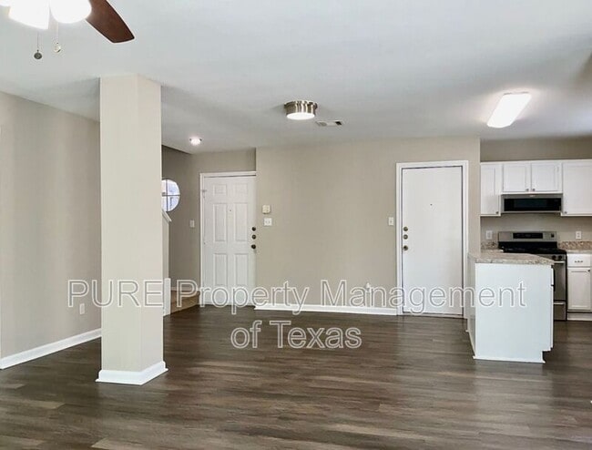 1594 Parkfield Cir