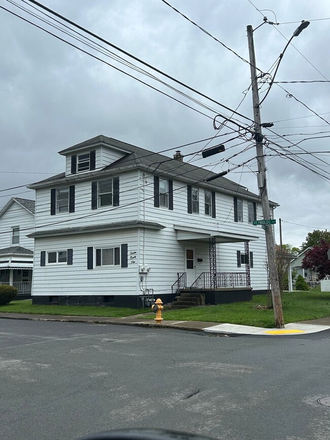 Building Photo - 1295 Reynolds Ave