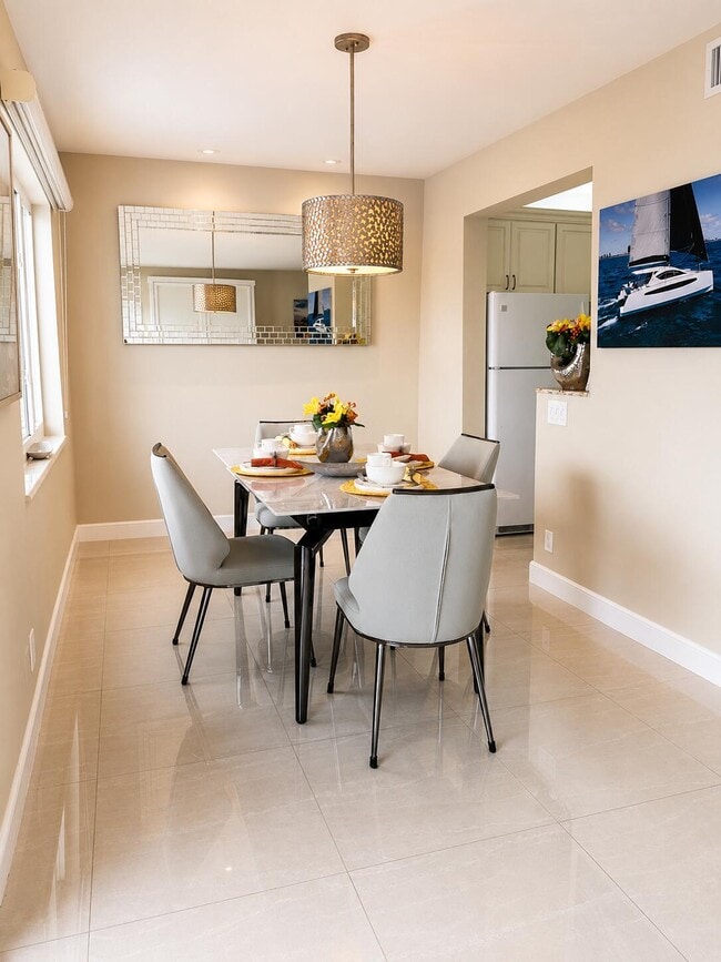 Photo - 1201 S Riverside Dr Unidad 307