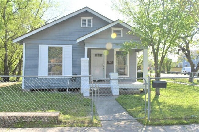 Building Photo - 2802 Winbern St Rental