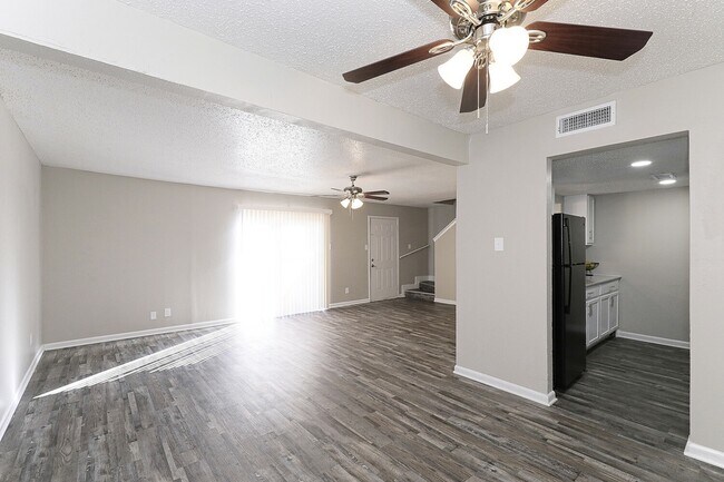 B2 - 2BD, 2BA - 1201SF - Dining Room - Zander Park