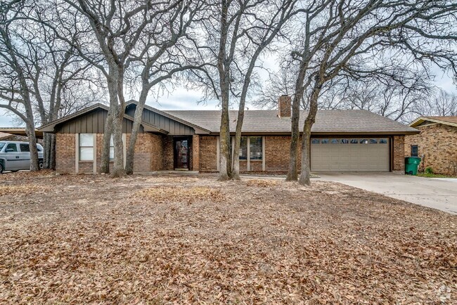 Building Photo - Lovely home in quality neighborhood