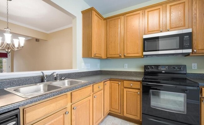 Photo - 28 Sharpstone Ln