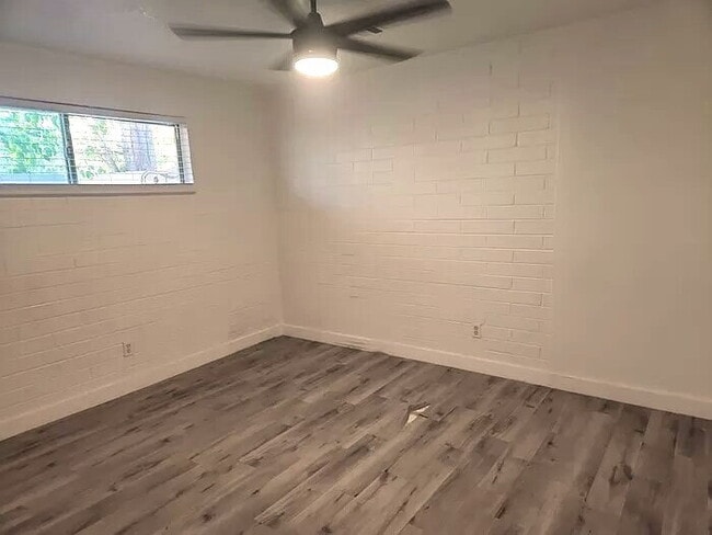 Photo - TERRIFIC 2 BEDROOMS 1 BATH SINGLE STORY FO... Unit 4