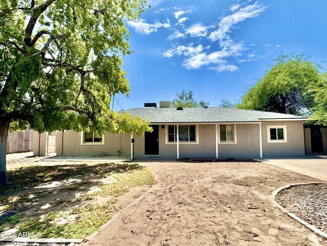 Building Photo - 731 W 12th Pl Rental