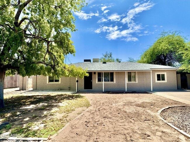 Photo - 731 W 12th Pl House
