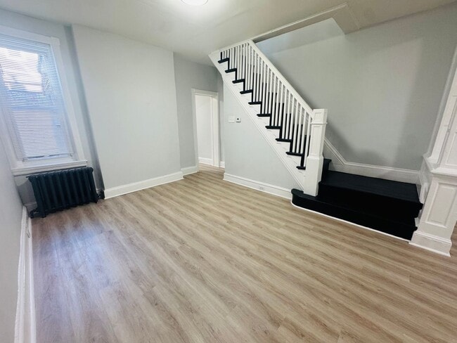 Building Photo - Renovated 3bd/1bth House with Rear yard!! ...