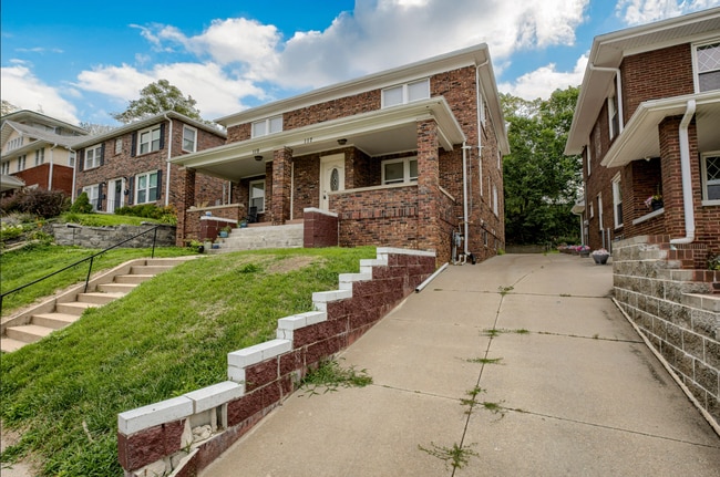 Photo - Spacious 3 Bedroom Duplex in the Heart of Midtown Featuring Detached Garage!!