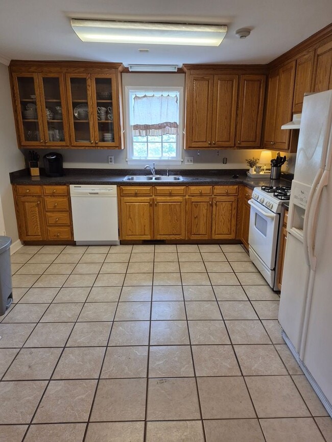Photo - 607 Pinetree Rd