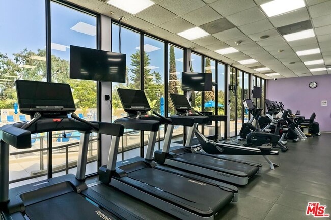 Photo - 2170 Century Pk E