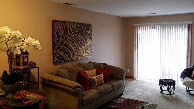 Living Room - 550 Courtwood Ln Unit #3
