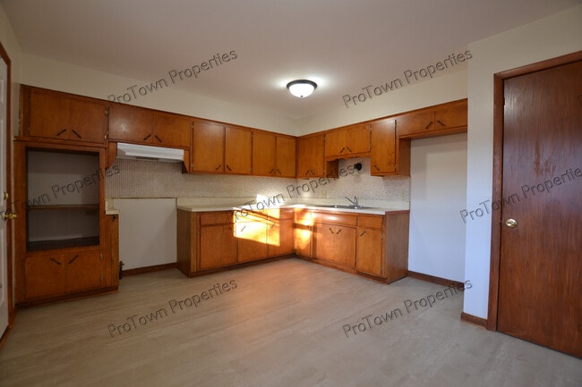 Photo - 2205 Tamarack Dr