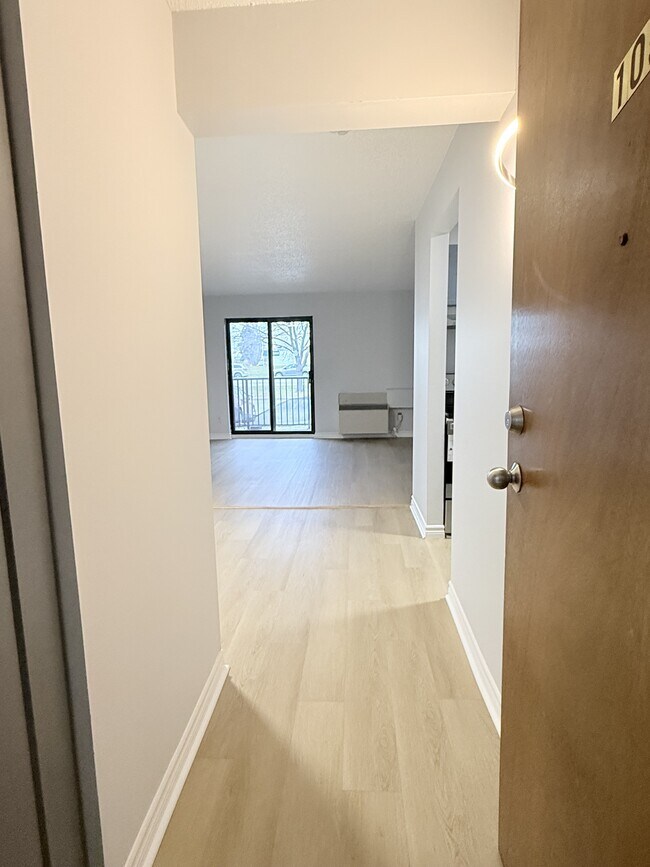 Photo - 2940 Elsmere Ave Unité 105