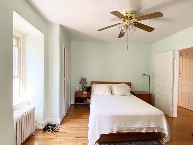 Bedroom - 4603 Springfield Ave Unit 3