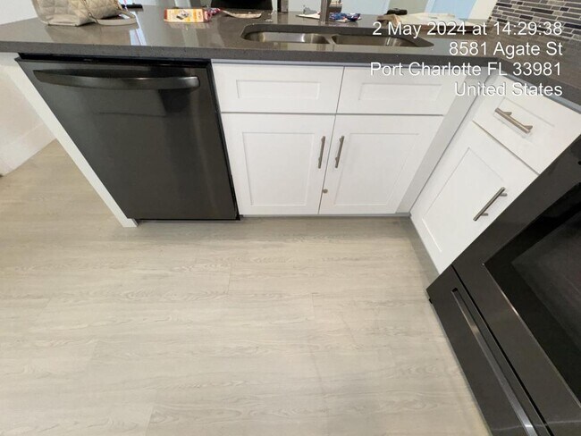 Photo - 8581 Agate St