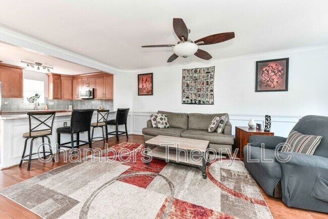 Photo - 565 Radford Terrace NE