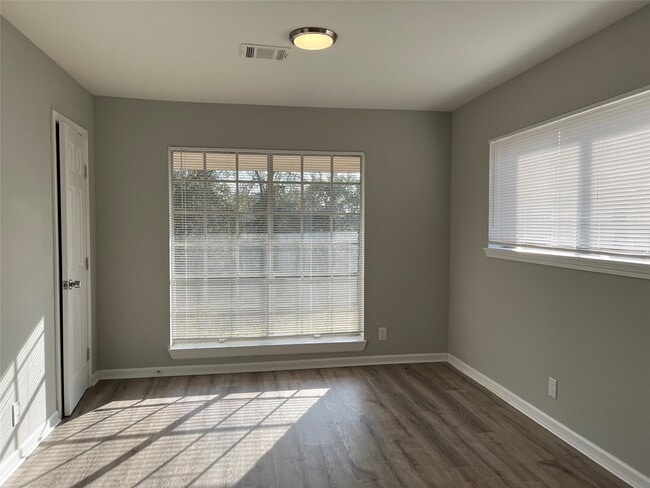 Photo - 1942 Center St