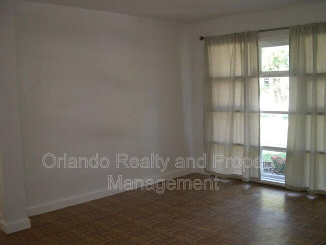 Photo - 220 Golden Days Dr