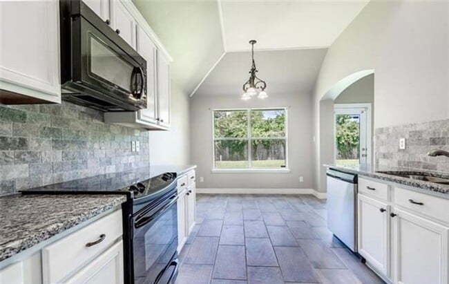 Photo - 254 Avondale Ln