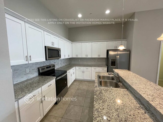 Photo - 13621 W Avalon Dr House