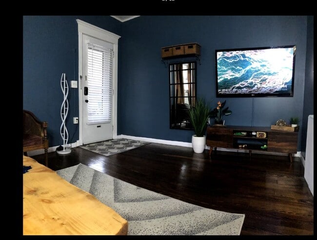 Photo - 117 E Madison St