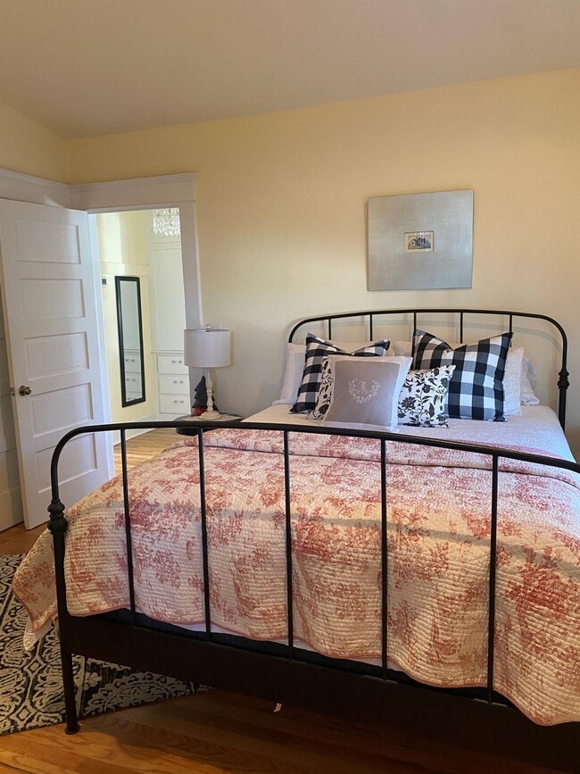 Photo - 347 S Mt Vernon Ave