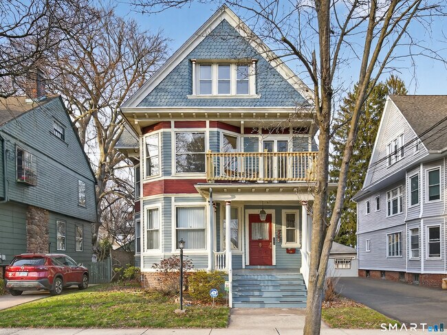 Building Photo - 339 Willow St Unit 1