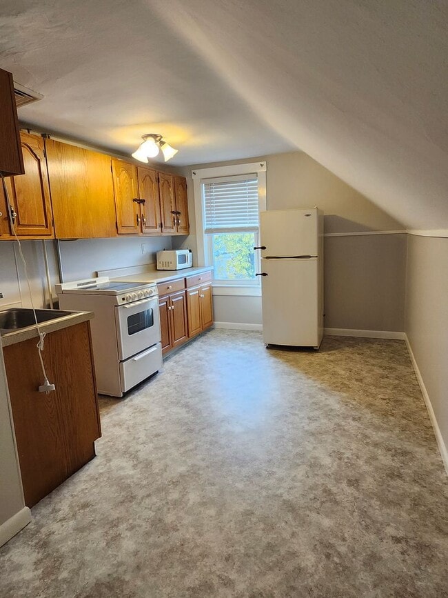 Building Photo - 292 Union St Unit 3