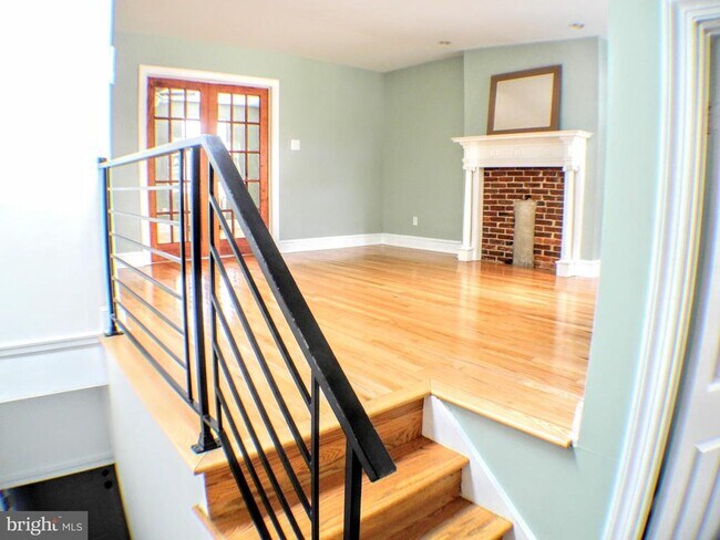 Photo - 739 N 17th St Unidad 3RD FLOOR