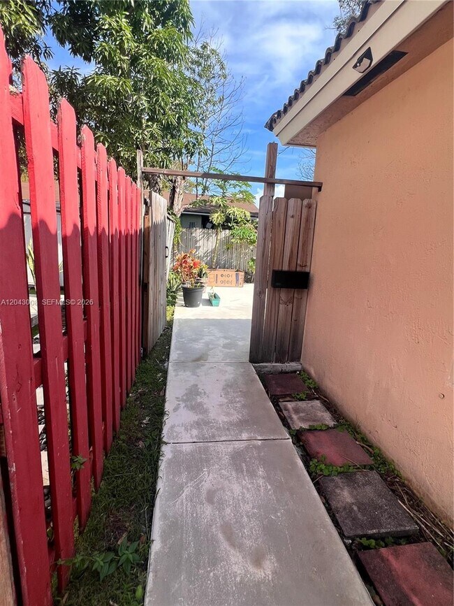 Photo - 20613 SW 93rd Ave Unit 2