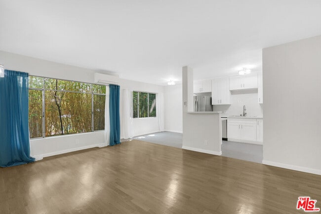 Photo - 2488 Beachwood Dr