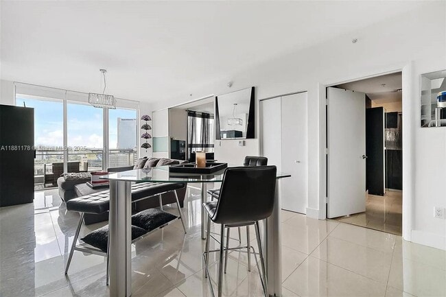 Photo - 90 SW 3rd St Unidad 1807