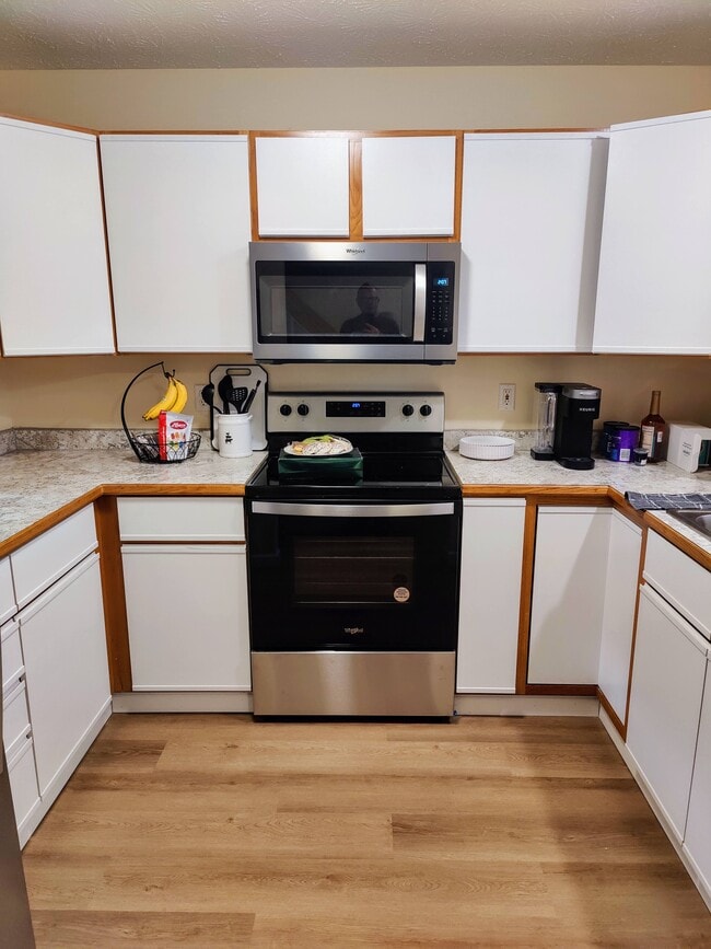 Photo - 15 Philo Rd W