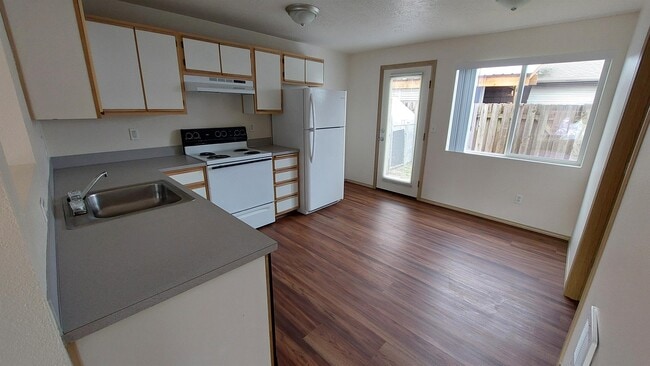 Photo - 160 N 7th St