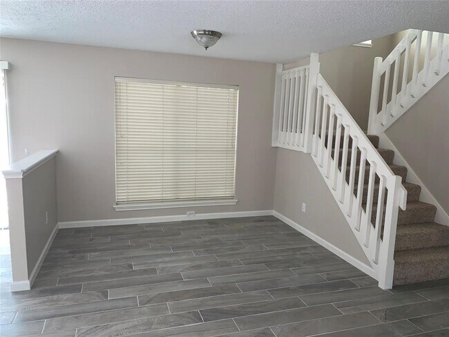 Photo - 17031 Lone Fir Dr