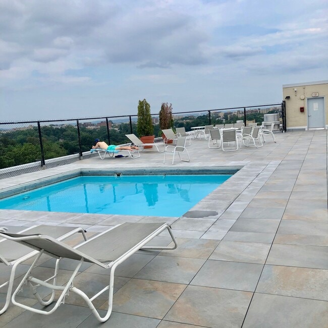rooftop pool & gym - 2829 Connecticut Ave NW Unit 611 furnished balcony sun