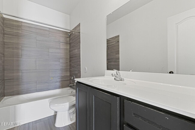 Photo - 223 Rutland Pl