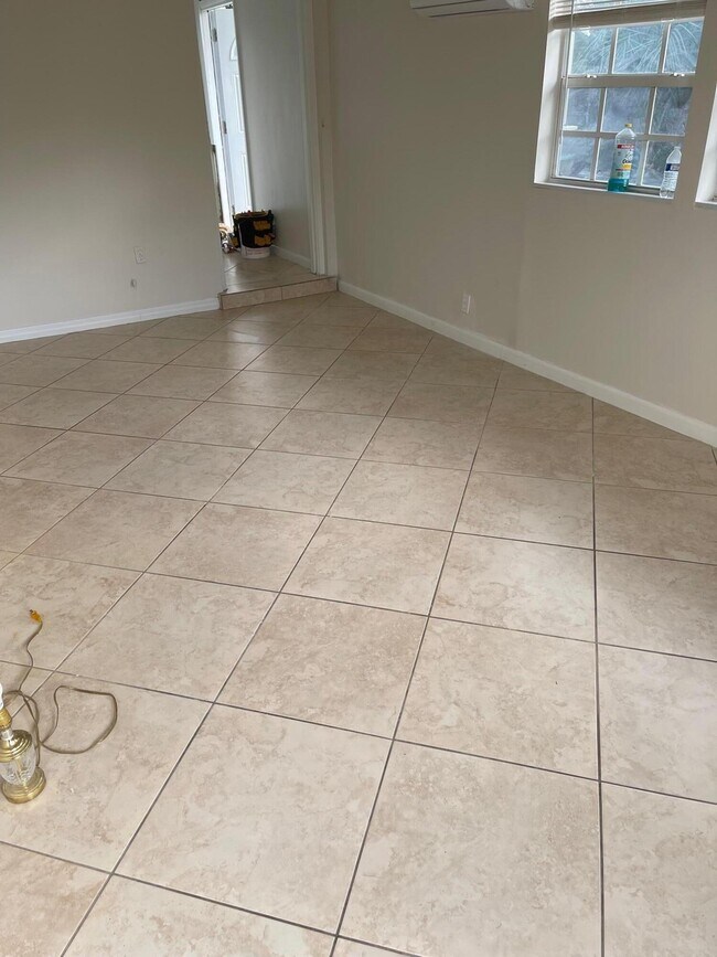 Photo - 2300 NE 5th Ave