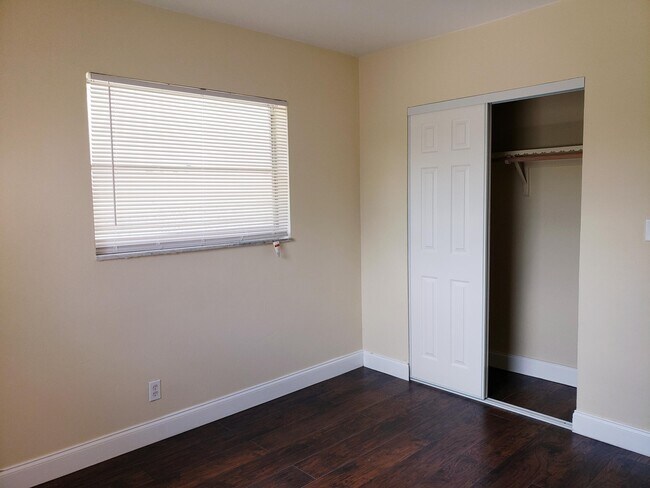 190 NE 40th St Unit 192