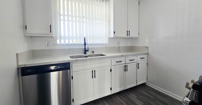 Photo - 611 Levering Ave