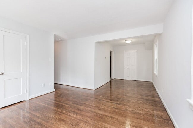Photo - 5001 Schutte Ave