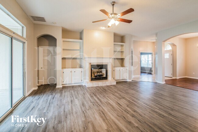 Photo - 528 Millhouse Ln